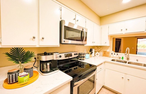 Rancho Cucamonga Condo | Gated Boho-chic 2-bedroom condo in Rancho Cucamonga near ONT Airport