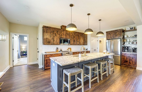 Hickory House | Gated Community w/Perks: North Carolina Hideaway