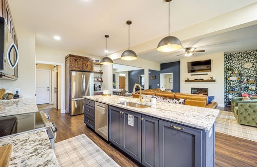 Hickory House | Gated Community w/Perks: North Carolina Hideaway