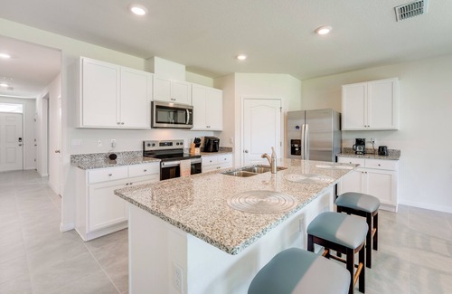 Fedhaven Cottage | Gated Community < 30 Mi to Disney: Poinciana Home!