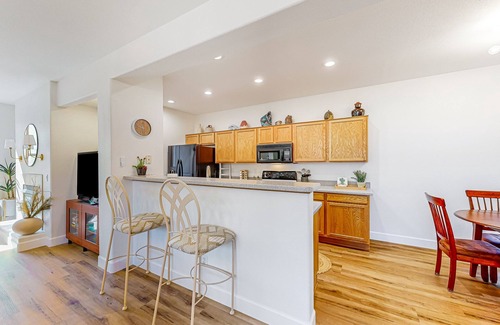 Kierland Condo | Gated community condo with pool, hot tub, gym, & private patio - near golf