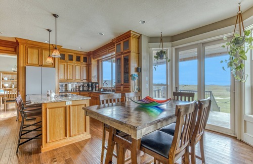 Long Beach House | Gated Community, Ocean Front, Hot Tub, WiFi 600/35