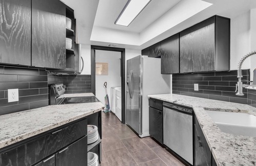 Camelback East Condo | Gated complex, Near Biltmore's Fine Dining & Shopping, Heated Pool, Spa & Fitness Room + FREE GOLF!