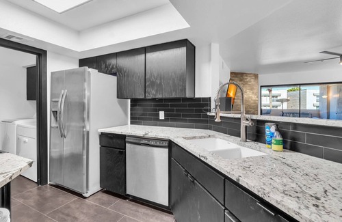 Camelback East Condo | Gated complex, Near Biltmore's Fine Dining & Shopping, Heated Pool, Spa & Fitness Room + FREE GOLF!
