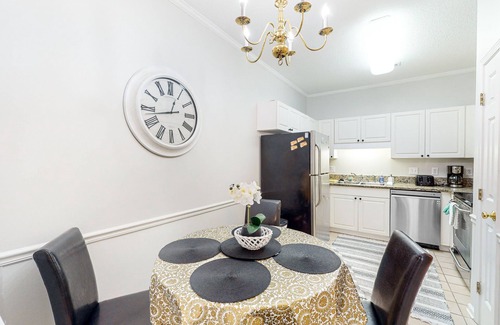 Vaught Condo | Gated condo with on-site pool, tennis, & putting green - near beach/golf