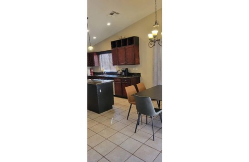 Maryvale House | Gated family-friendly 3 beds near big events venues