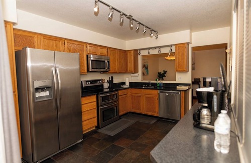 Tucson House | Gated Gateway—Garage, Pool, Spa & Blazing WiFi!nDownTown, I-10, U of A,