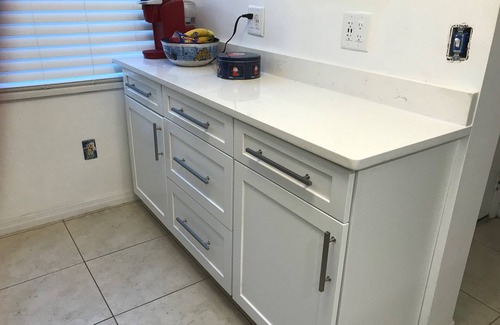 Ventura Condo | Gated golf community. Free wifi & Cable. King Bed and Heated pool.