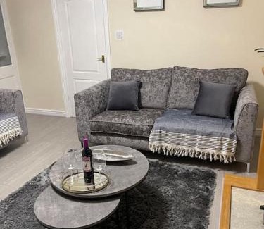 Smethwick House | Gated home close to Birmingham City Centre
