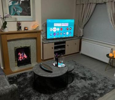 Smethwick House | Gated home close to Birmingham City Centre