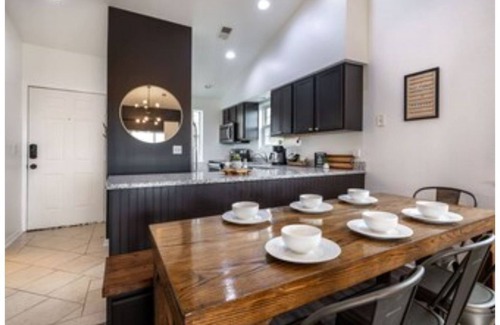 Branson Condo | Gated, Luxe Mid-Century Modern Condo| Walk to golf & pools!