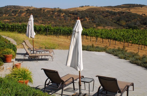 Soledad House | Gated Mediterranean villa surrounded by vineyards near Pinnacles National Park.