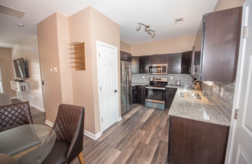 Southwestern House | Gated Modern Home 15min away Atlanta with 7 beds B