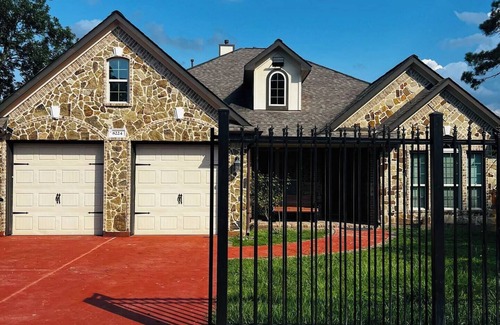 Northside House | Gated spacious 5-bedroom house with fitness room in vibrant Houston
