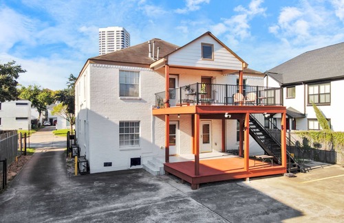 South Central Houston Apartment | Gated Stylish 1-1 Suite in Medical Center