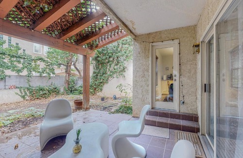Northeast Heights House | Gated Townhome with 2 Master Suites and Jetted tub