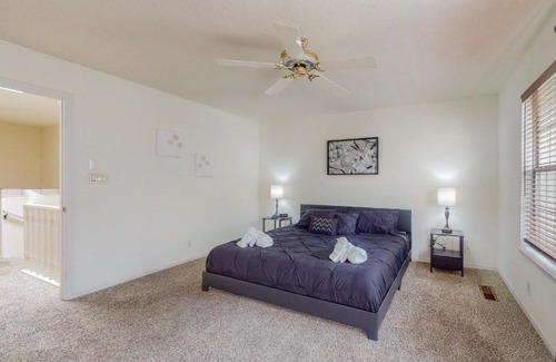 Northeast Heights House | Gated Townhome with 2 Master Suites and Jetted tub
