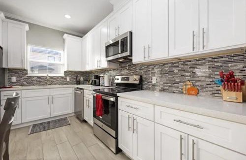 Southeast Houston Apartment | Gated Unit With Laundry l Near NRG and Med Center and HOU Airport