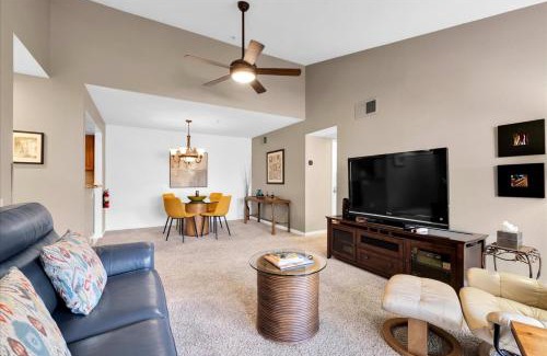 Downtown Palm Springs House | Gated Urban Palm Escape
