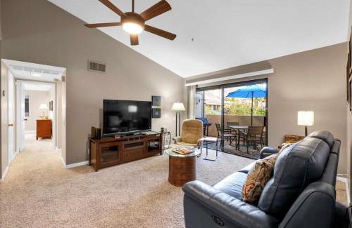 Downtown Palm Springs House | Gated Urban Palm Escape
