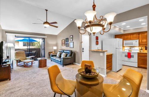 Downtown Palm Springs House | Gated Urban Palm Escape