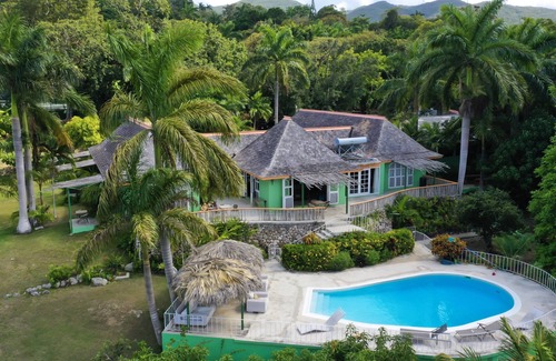Montego Bay House | Gated Villa Free Cook Private Beach club & Airport Pick Up