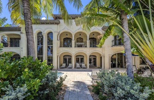 Las Olas Isles House | Gated Waterfront Luxury Home! Private Pool, Hot Tub & Mansion Views!