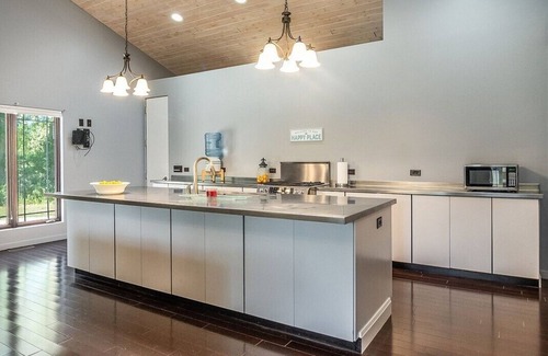 Ottawa House | Gated Waterfront Nature Retreat 5 minutes from Starved Rock State Park