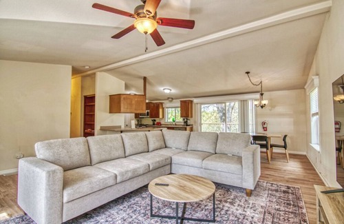 Groveland House | Gateway Retreat at Pine Mountain Lake