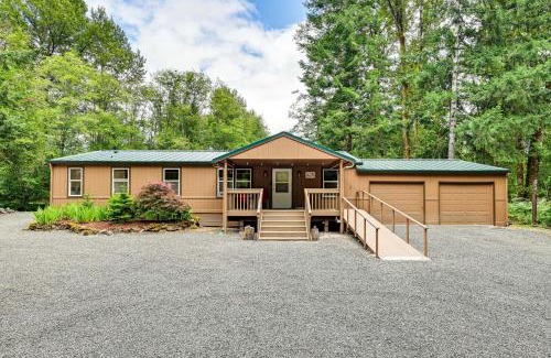 Packwood House | Gateway to Mt Rainier Riverfront Haven with Hot Tub