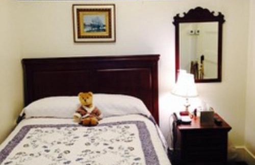 Lenox Bed & Breakfast | Gateways Inn