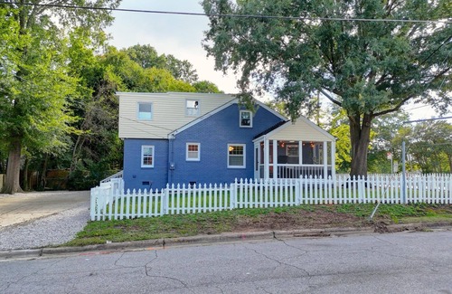 Downtown House | Gather! PingPong~6BR~PorchTV~Walk Dtwn~Pets~15+