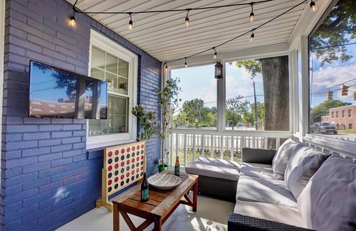 Downtown House | Gather! PingPong~6BR~PorchTV~Walk Dtwn~Pets~15+
