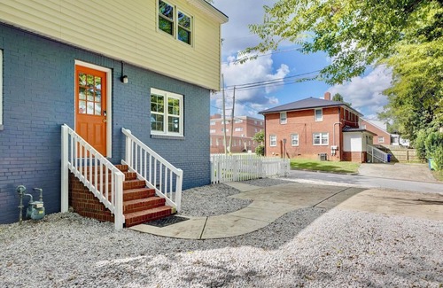 Downtown House | Gather! PingPong~6BR~PorchTV~Walk Dtwn~Pets~15+