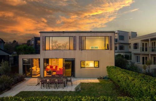 Taupo House | Gather Taupo - Lakefront Homes - Spa Pool