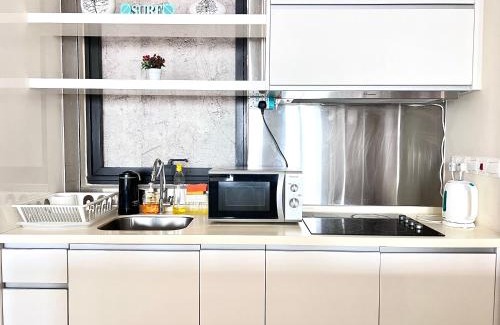 Petaling Jaya Apartment | Gathering 13-15pax Kids Friendly Near to SunwayPyramid 3R3B Soccer Table, Game Console, 5G WiFi Android Projector, Board Games 华人房东