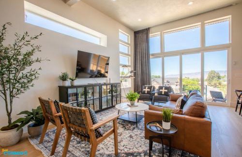 Lakeview House | Gathering Place Hot Tub Game rooms