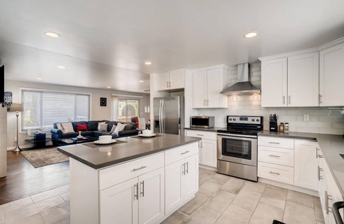 Richmond Highlands House | Gathering Spot 🌠 Roomy, Designer 6 BD /2 BA Home