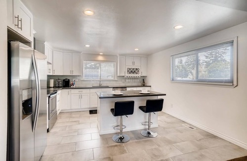 Richmond Highlands House | Gathering Spot 🌠 Roomy, Designer 6 BD /2 BA Home