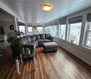 Warsaw Villa | Gatliff Getaway