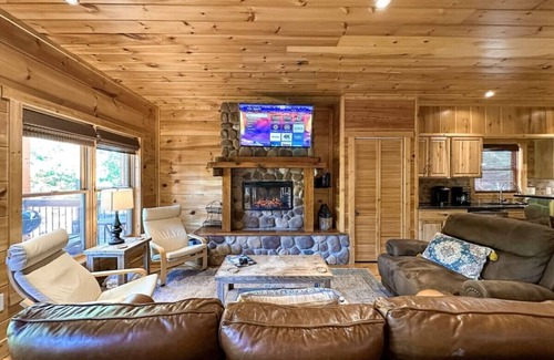 Chalet Village Cabin | Gatlinburg Cabin w/Indoor Heated Pool & Hot Tub