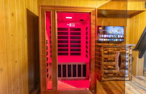 Chalet Village Ski Chalet | Gatlinburg Cabin With Breathtaking Views, Hot Tub, Sauna, 10 min to downtown and National Park