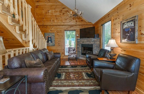 Chalet Village Cabin | Gatlinburg - Chateau LeConte - 4 Bedroom - Sleeps 10