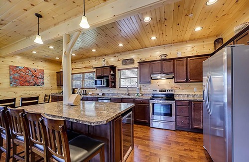 Gatlinburg Cabin | Gatlinburg - Dreams Come True - 5 Bedrooms - Sleeps 19