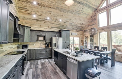 Gatlinburg - Pigeon Forge Cabin | Gatlinburg - Honey Hole - 4 Bedroom - Sleeps 12