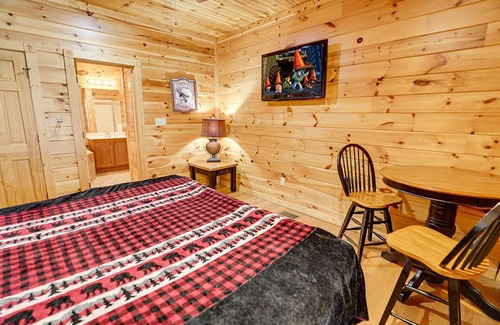 Gatlinburg Cabin | Gatlinburg - Lovin' the View - 2 Bedroom - Sleeps 8