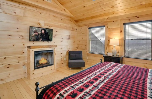 Chalet Village North Cabin | Gatlinburg - Misty Mountain Memories - 6 Bedroom - Sleeps 18