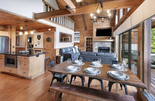 Gatlinburg - Pigeon Forge House | Gatlinburg Private Mountain View Cabin in Resort offering Golf, Pool, Pickleball
