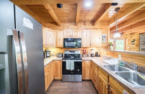 Gatlinburg Cabin | Gatlinburg retreat 4/4+loft, pet-friendly, sleeps 14