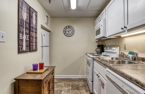 Gatlinburg Condo | Gatlinburg Towers Condo Unit 501 - Great Location! Close to Town!